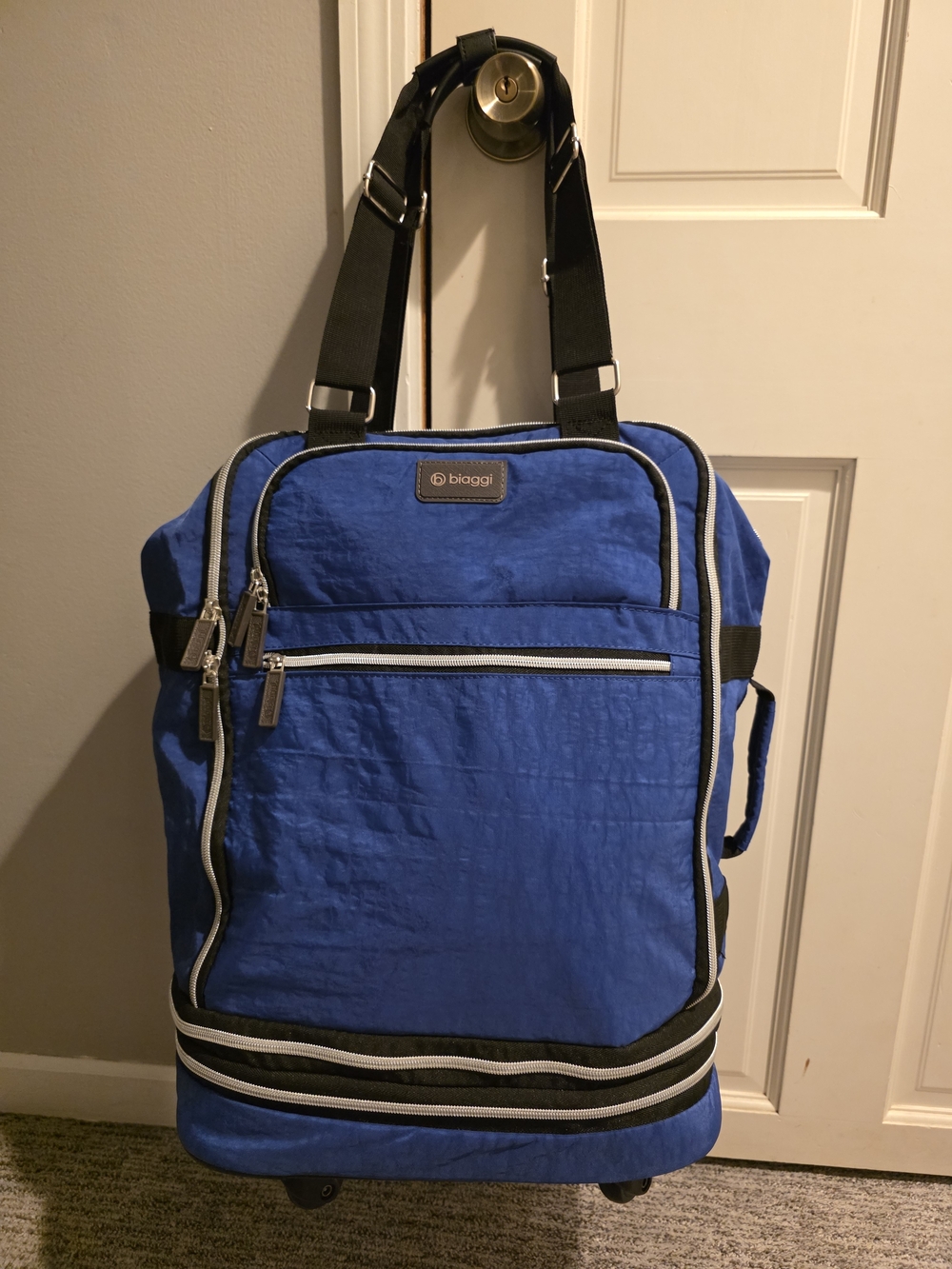Biaggi Expandable Blue/black/silver Travel Bag Lots Of Compartments & Wheels
